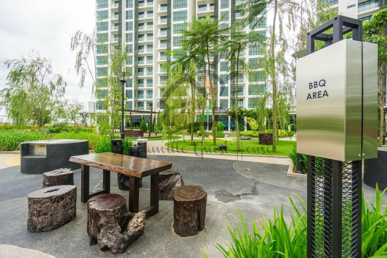 Nn Famille Guest House Pasir Gudang Exterior foto