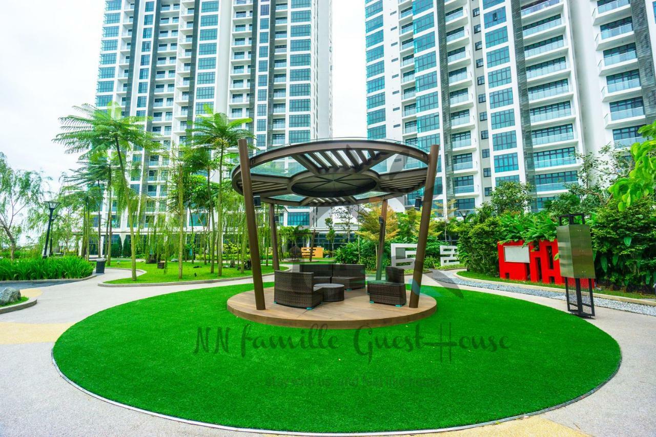 Nn Famille Guest House Pasir Gudang Exterior foto